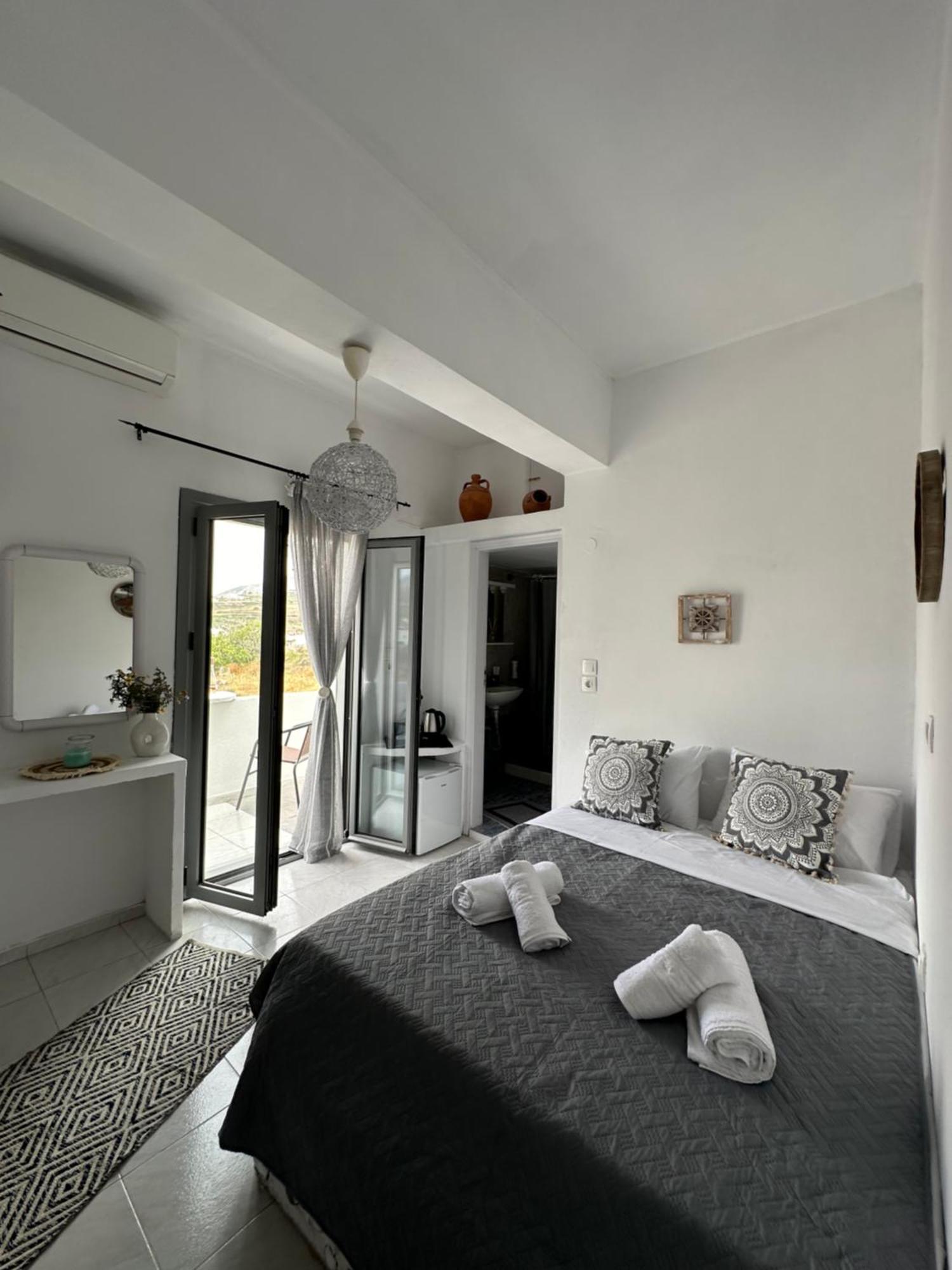 Nicole Rooms Santorini Vóthon Exterior foto